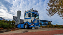 20251019-Tom-Holding-00500